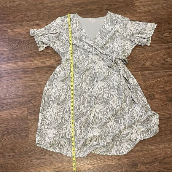 Time And Tru MIDI Wrap Snake Print Dress Gray and White Size XXL - Picture 9 of 12